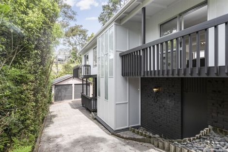 Photo of property in 21 Fairmount Road, Titirangi, Auckland, 0604