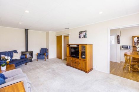 Photo of property in 2/50 Kowhai Avenue, Ebdentown, Upper Hutt, 5018