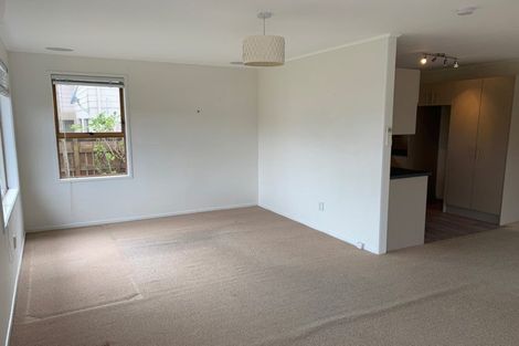 Photo of property in 7 Darren Crescent, Half Moon Bay, Auckland, 2012