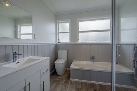 Photo of property in 12 Highbury Drive, Levin, 5510