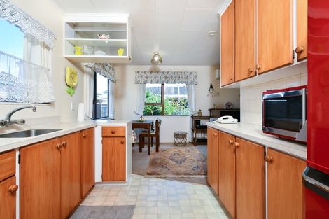 Photo of property in 1/94 Roberts Road, Te Atatu South, Auckland, 0610