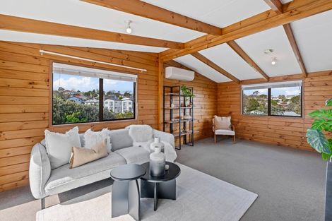 Photo of property in 5 Elizabeth Drive, West Harbour, Auckland, 0618