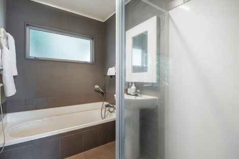 Photo of property in 1/44 Barbados Drive, Unsworth Heights, Auckland, 0632