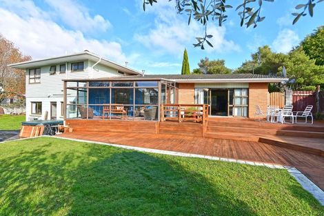 Photo of property in 1 Tapestry Grove, Silverstream, Upper Hutt, 5019