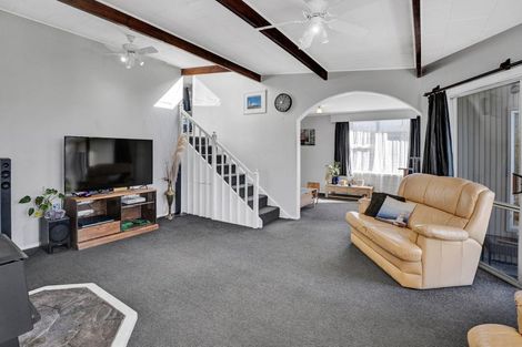 Photo of property in 6 Kowhai Street, Inglewood, 4330