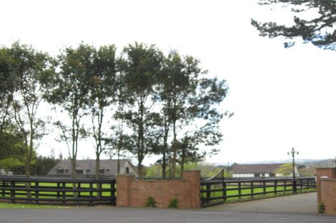 Photo of property in 48 Tawa Road, Kumeu, 0891