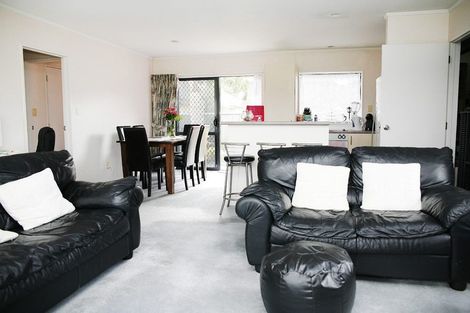 Photo of property in 1/45 Clevedon Road, Papakura, 2110