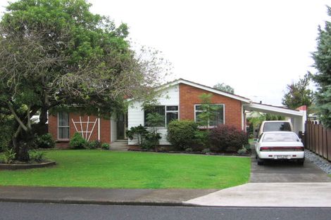 Photo of property in 4 Tiaka Place, Pakuranga, Auckland, 2010
