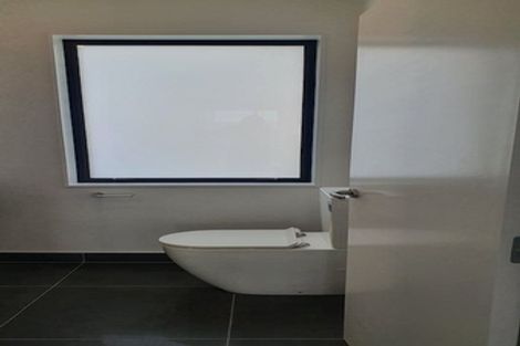 Photo of property in 15/62 Spenmoor Street, Newlands, Wellington, 6037