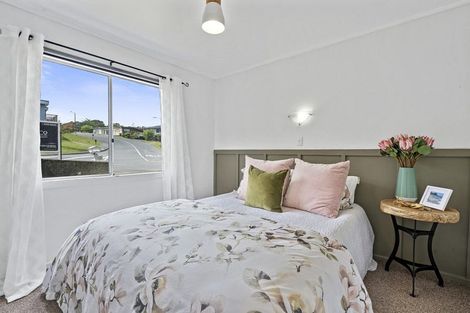 Photo of property in 16 Penryn Drive, Camborne, Porirua, 5026