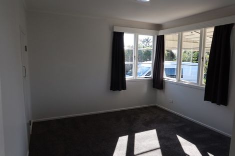 Photo of property in 7 Neil Avenue, Te Atatu Peninsula, Auckland, 0610