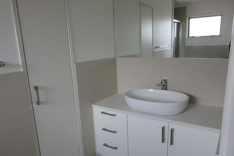 Photo of property in 13 Paulownia Place, Totara Heights, Auckland, 2105