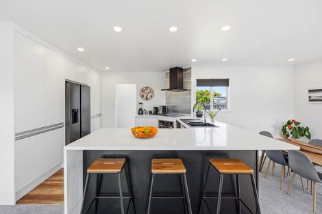 Photo of property in 5 Harford Place, Pakuranga Heights, Auckland, 2010