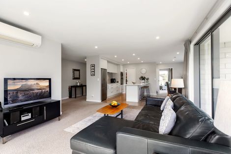 Photo of property in 142 Puhirake Crescent, Pyes Pa, Tauranga, 3112