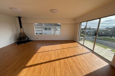 Photo of property in 10 Bodi Place, Te Atatu South, Auckland, 0610