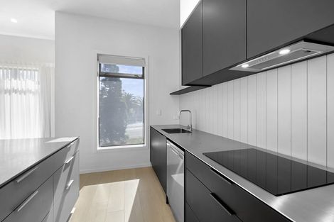 Photo of property in 30c Waiwaka Terrace, Strandon, New Plymouth, 4312