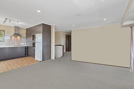 Photo of property in 2/10 Mahara Avenue, Birkenhead, Auckland, 0626