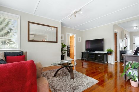 Photo of property in 43 Hutchinson Avenue, New Lynn, Auckland, 0600