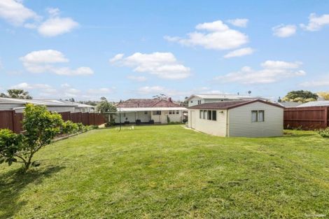 Photo of property in 17 Tamariki Avenue, Kelston, Auckland, 0602