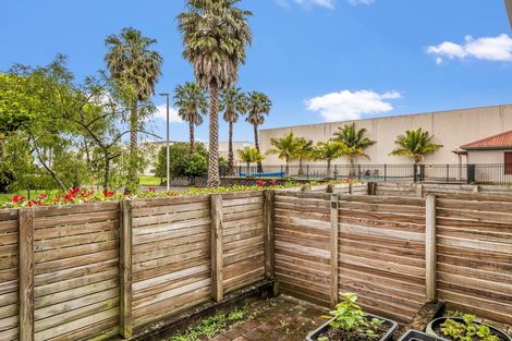 Photo of property in 4a/30 Westward Ho, Glen Eden, Auckland, 0602
