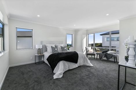 Photo of property in 4 Poto Road, Normandale, Lower Hutt, 5010