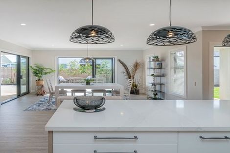 Photo of property in 16 Awatea Drive, Whitianga, 3510