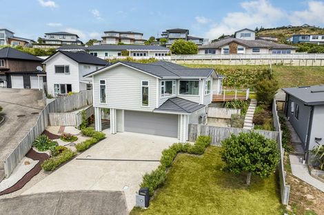 Photo of property in 14 Canary Way, Whitby, Porirua, 5024