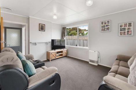 Photo of property in 85 Riversdale Drive, Merrilands, New Plymouth, 4312