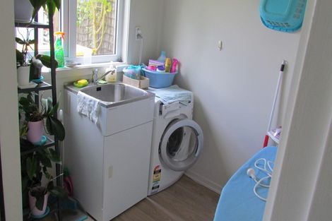 Photo of property in 1/20 Tetrarch Place, Totara Vale, Auckland, 0629