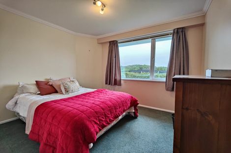 Photo of property in 48 Miles Crescent, Newlands, Wellington, 6037
