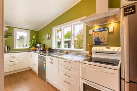 Photo of property in 3 Atkinson Street, Woodville, 4920