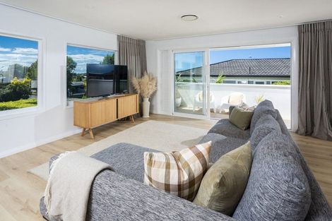 Photo of property in 13 Hume Drive, Hillcrest, Auckland, 0627