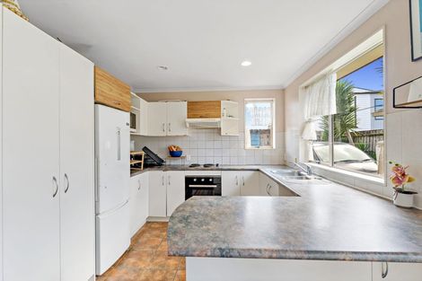 Photo of property in 13 Piriti Place, Weymouth, Auckland, 2103