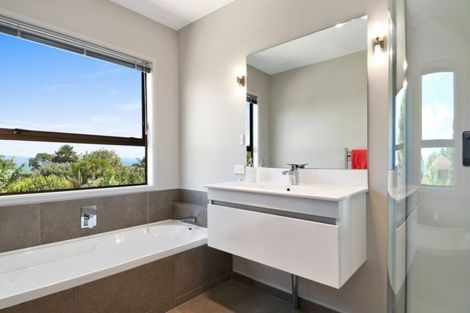 Photo of property in 2 Gellibrand Place, Omokoroa, 3114