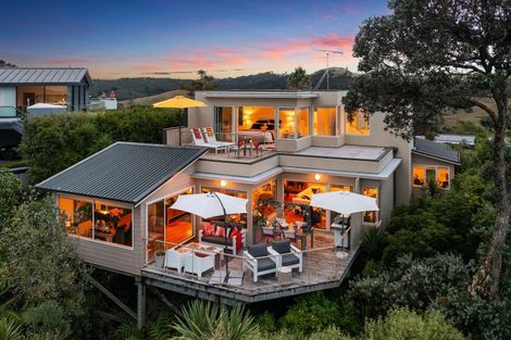 Photo of property in 17 Sykes Avenue, Hatfields Beach, Orewa, 0931