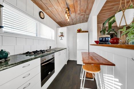 Photo of property in 11 Hector Place, Opunake, 4616