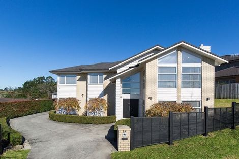 Photo of property in 84 Lake Panorama Drive, Henderson Valley, Auckland, 0612