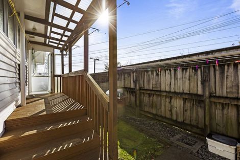 Photo of property in 18 Saxton Road, Upper Vogeltown, New Plymouth, 4310