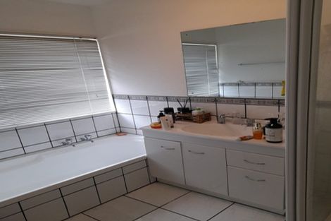 Photo of property in 2/159 Gossamer Drive, Pakuranga Heights, Auckland, 2010