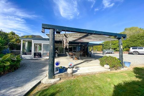 Photo of property in 513 Abel Tasman Drive, Clifton, Takaka, 7183