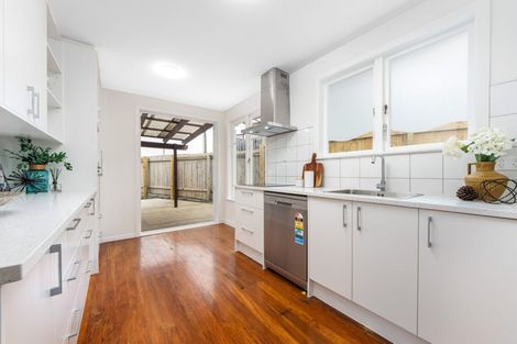 Photo of property in 114 Edmonton Road, Henderson, Auckland, 0612