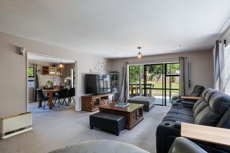 Photo of property in 70 Pinehaven Road, Pinehaven, Upper Hutt, 5019