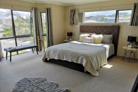 Photo of property in 11 Jomard Terrace, Northcross, Auckland, 0632