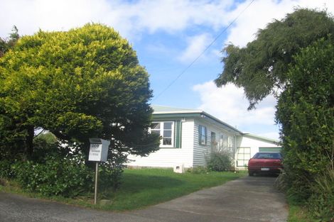 Photo of property in 208 Miromiro Road, Normandale, Lower Hutt, 5010
