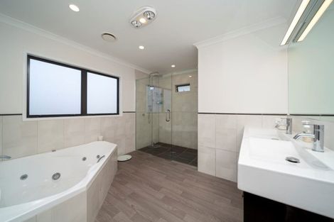 Photo of property in 186 Heta Road, Highlands Park, New Plymouth, 4312