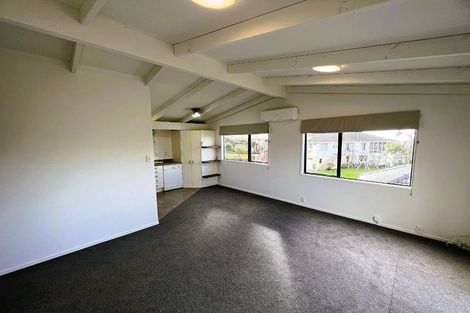 Photo of property in 1/537 Glenfield Road, Glenfield, Auckland, 0629