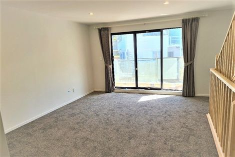 Photo of property in 17 Cassandra Grove, Totara Vale, Auckland, 0629