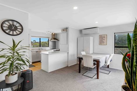 Photo of property in 12 Merida Place, Unsworth Heights, Auckland, 0632