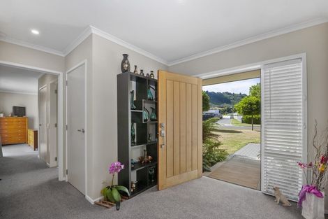 Photo of property in 6 Rogers Place, Kinloch, Taupo, 3377