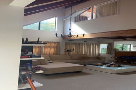 Photo of property in 1 Crown Hill Close, Forrest Hill, Auckland, 0620